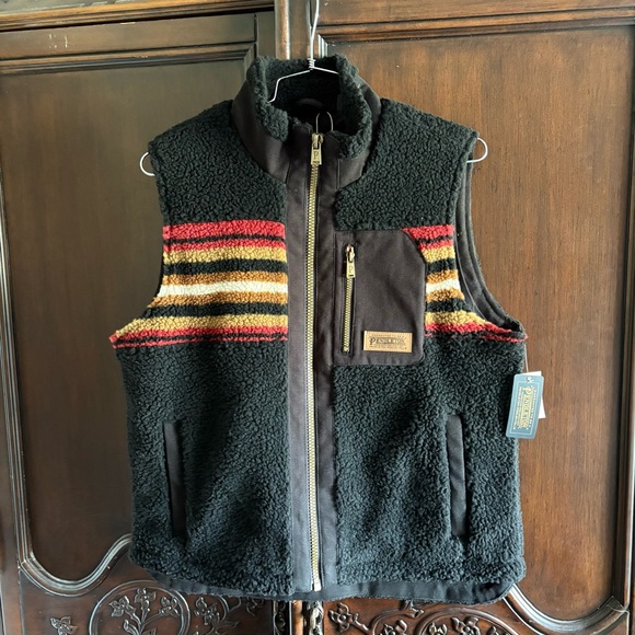 NWT Pendleton Men's Ridgeline Fleece Vest Black with Red & Tan Stripes Large - Picture 1 of 7